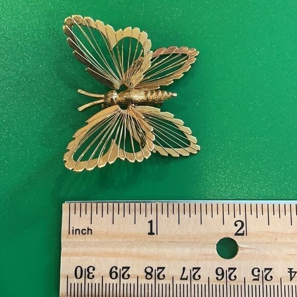 Vintage Signed Monet Butterfly Gold-tone Brooch - Picture 3 of 6